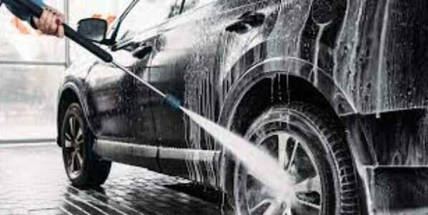 المصطفى لغسيل السيارات بالبخار: خبراؤنا في تنظيف مراتب السيارة بالمدينة المنورة - أدوات وتقنيات التنظيف المتقدمة المستخدمة